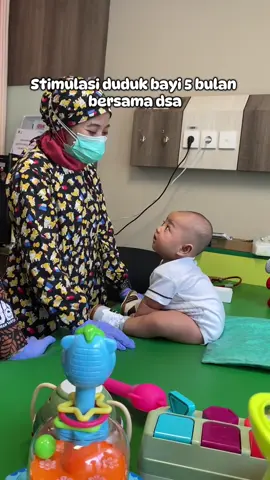 Hari ini arsa sudah 5 bulan, sudah bisa duduk, 3 minggu lagi mpasi. Yaampun cepat sekali , sehat sehat ya nak 🥹 #masyaallahtabarakkallah #allahumabarik #bayilucu #bayi5bulan #fyp 