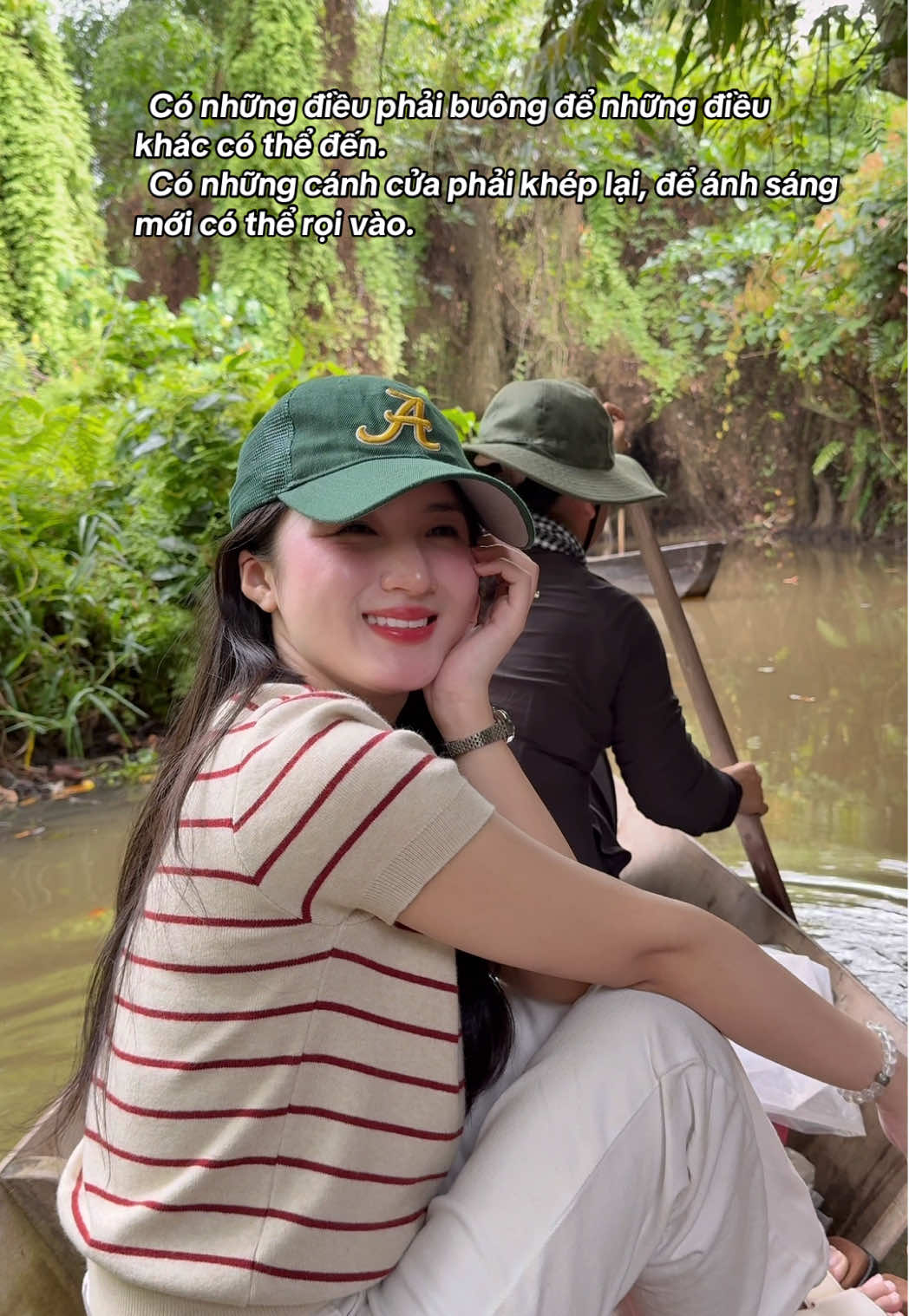 Có những điều phải buông để những điều khác có thể đến.   Có những cánh cửa phải khép lại, để ánh sáng mới có thể rọi vào.
