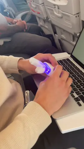 You can now brush hands free anywhere! And it’s not weird 🤩 #fyp #teeth #travel #holiday 