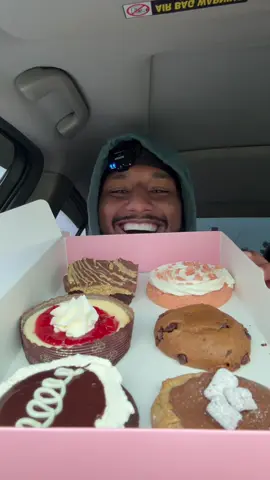 RATING THIS WEEKS CRUMBL COOKIES!🍪 @Crumbl #crumblcookies #mukbang #fyp #fypシ゚viral #Foodie 