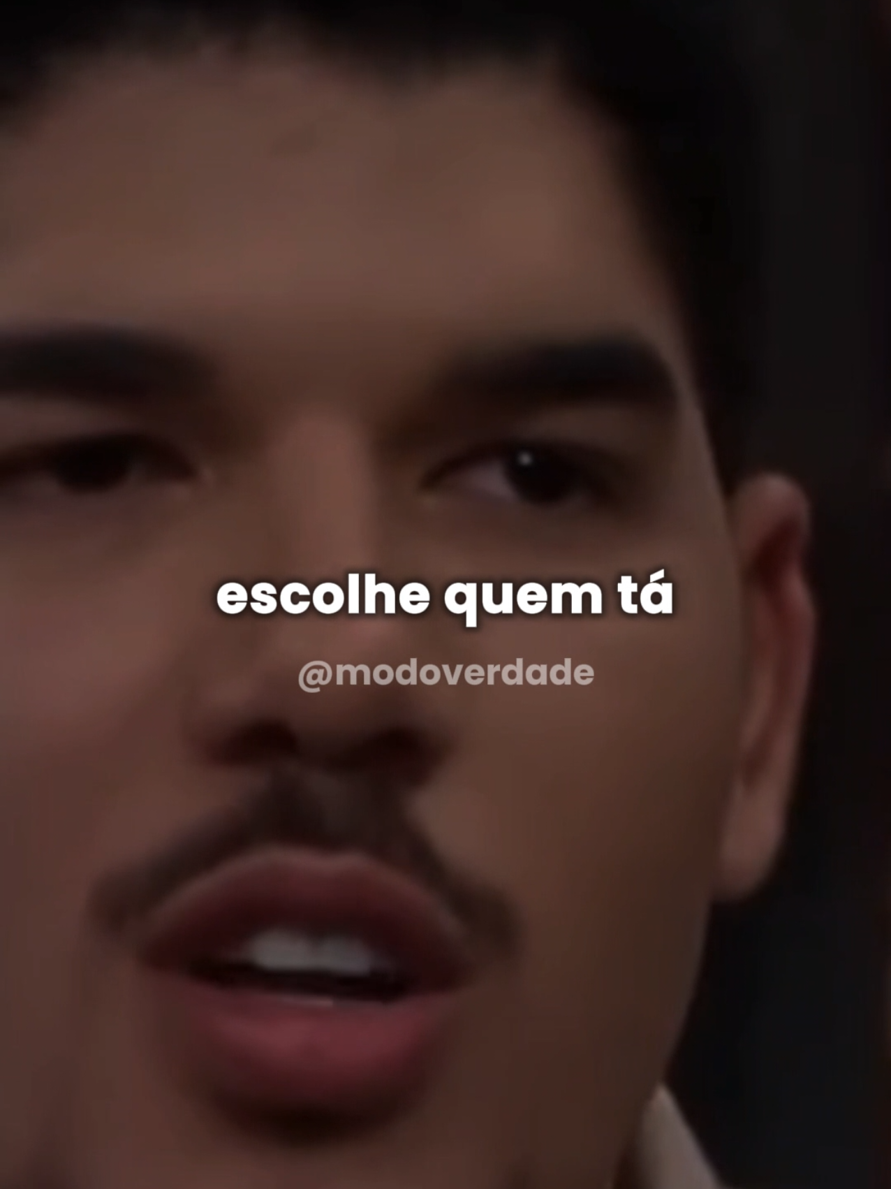 A vida a dois exige maturidade, compromisso e a disposição de abrir mão de certas vontades pessoais em nome de um projeto maior. Não basta apenas sentir amor, é preciso cultivar respeito, paciência, fidelidade e responsabilidade. Muita gente entra em um casamento acreditando que ele será a solução para a solidão ou um atalho para a felicidade. Mas a verdade é que o casamento multiplica quem você já é. Se você é inteiro, maduro e preparado, encontrará um caminho de crescimento. Se entra vazio, inseguro ou imaturo, terá ainda mais dificuldades. O casamento não é para quem busca apenas prazer imediato, mas para quem deseja construir uma história, enfrentar desafios juntos e deixar um legado. Por isso, casar é — e sempre será — uma escolha.
