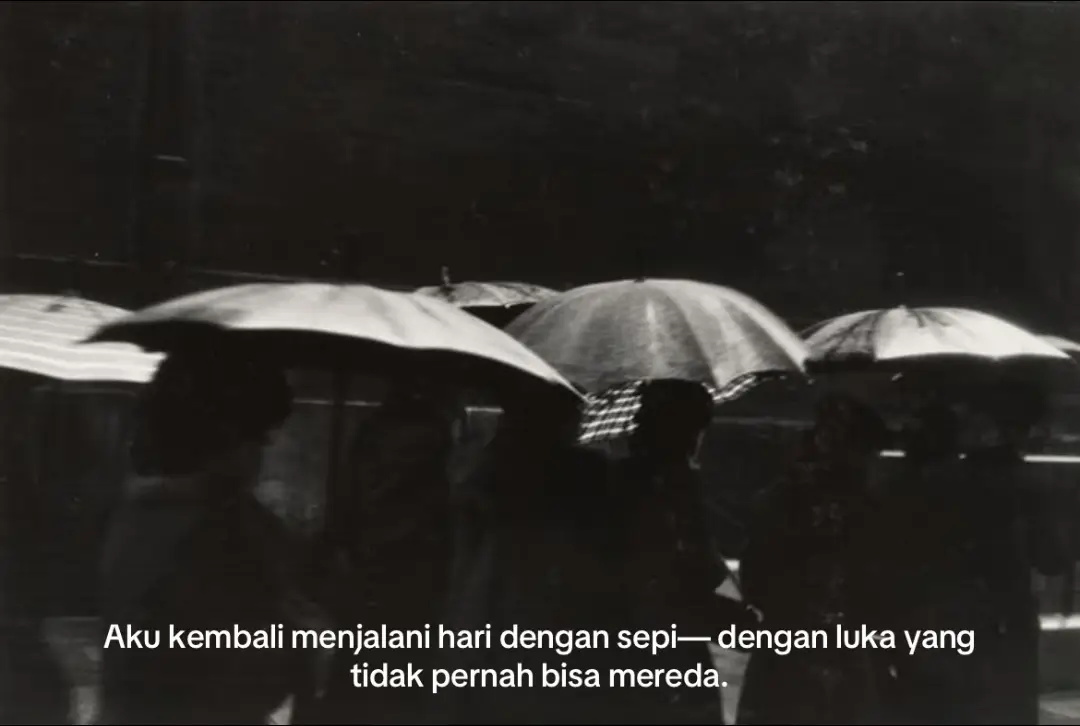 Jika saja aku tahu, hari itu merupakan hari terakhir kita untuk saling berbicara dan bertatap muka— mungkin, aku akan memelukmu lebih lama; lalu aku akan mengatakan bahwa aku mencintamu begitu dalam, bahkan teramat dalam. Tapi, sayangnya aku tidak pernah tahu kalau itu akan menjadi akhir kita. Mengapa kau pergi begitu cepat? Kau pergi, tanpa pernah aku bersiap dan akupun lupa bahwa setiap hal yang datang kepadaku bukan mutlak milikku—semua itu milik pencipta, aku hanya dititipkan. Tetapi percayalah, meski aku tahu bahwa semua hal itu bukan milikku— ternyata aku tetap hancur juga setelah kau tiada. Aku kembali menjalani hari dengan sepi— dengan luka yang tidak pernah bisa mereda.