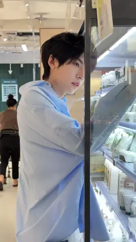 :Đi dạo tttm cùng anh người yêu #庞博文 #pangbowen #bangbacvan #xh #xuhuong #xuhuongtiktok 