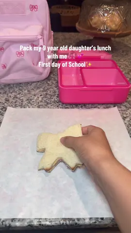 Pack my 9 year old daughter’s lunch with me 🎀💕 First day of School ✨ #daughter #packlunch #fypシ゚viral #viral #viralvideo 