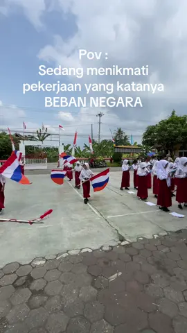 Sedang membersamai calon generasi emas dimasa depan #foryou #gurusd #bebannegaramaulewat #fyp #guru 