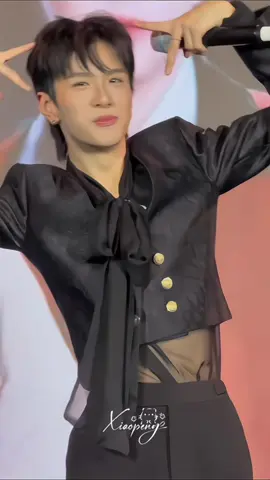 [cre:Xiaopeng] stylist tới công chuyện với Auau lìn😆 #auausave#auautnp#savewrg#อู่อู๋เซฟ 