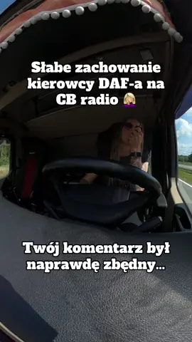 Chłop jechał swoje… Inny kierowca zawodowy wyprzedził go bez większych problemów… Ten Twój „poniżający” komentarz był naprawdę zbędny… a ta próba „wybielenia się”, że przez takich kierowców właśnie są zakazy brzmiała jak desparacka prośba popracia w tym co powiedziałeś 🤦🏼‍♀️ NIE ZGADZAM SIĘ Z TOBĄ.! STOP HEJT.! 🛑 #kierowca #kierowcazawodowy #kierowcaciężarówki #cbradio #stophejt 