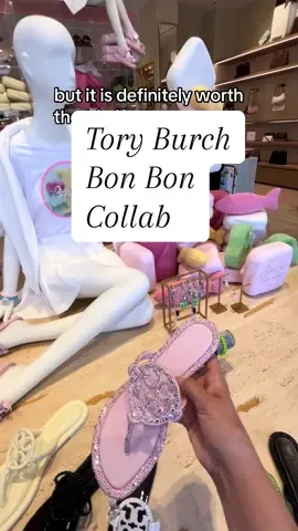 🩷💚The @BonBon - A Swedish Candy Co. & @TORY BURCH collab was worth it to see in person !!! #bonbon #bonboncandy #toryburch #toryburchsandals #collab #candy #flipflops #shopping #outlets #woodburycommons #centralvalley #newyork 