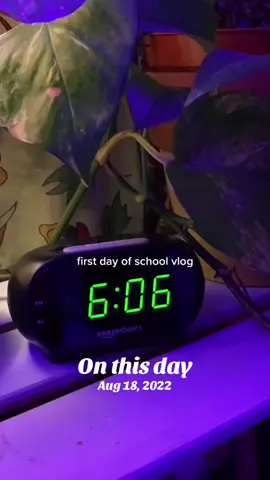 #onthisday throwback to my first day of junior year now it’s my first day of sophomore year of college! yes i will be making another vlog of today 