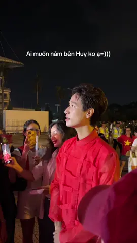 Tổng tài An Huy chiều các vợ quá ạ😋 #haanhuy #nambenanh #tuhaolanguoivietnam #concert #viral 
