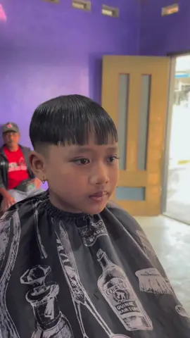 Tren e arek sk iki 🥸#potongrambut #pangkasrambut #2jari #lowfade #mulet 