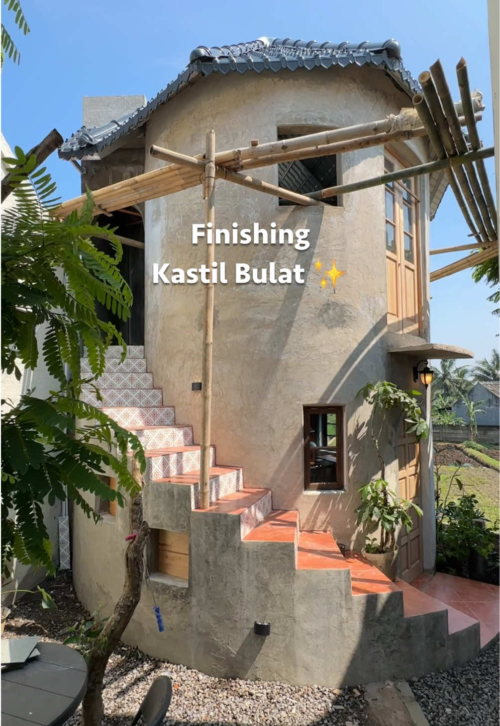 Finishing kastil bulat ✨  Baru selesai di cat dasar dan finishing aja ni untuk bagian luarnya, masih ada beberapa tahap lagi yang on progress...