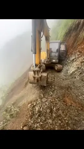 resiko juga besar bro#kepitinggunung69 #excavationlife #fyp 