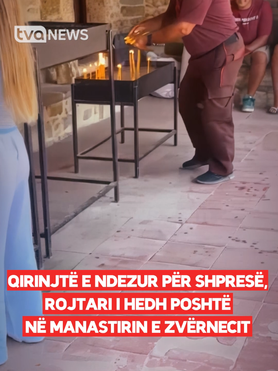 Një vajzë që vizitoi manastirin e Zvërnecit në Vlorë rrëfen se pasi ndezi qirinjtë për shëndetin e nënës së saj, rojtari i mori dhe i hodhi poshtë.  