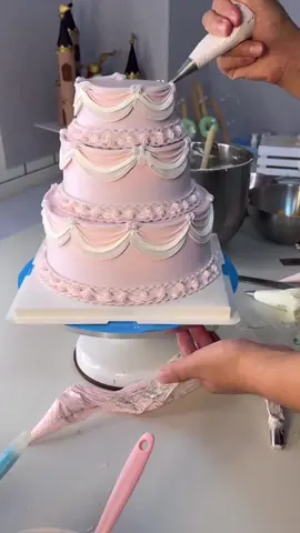 Pink and purple #fyp #foryoupage #cutecake #cakedecorating #vintagecake 