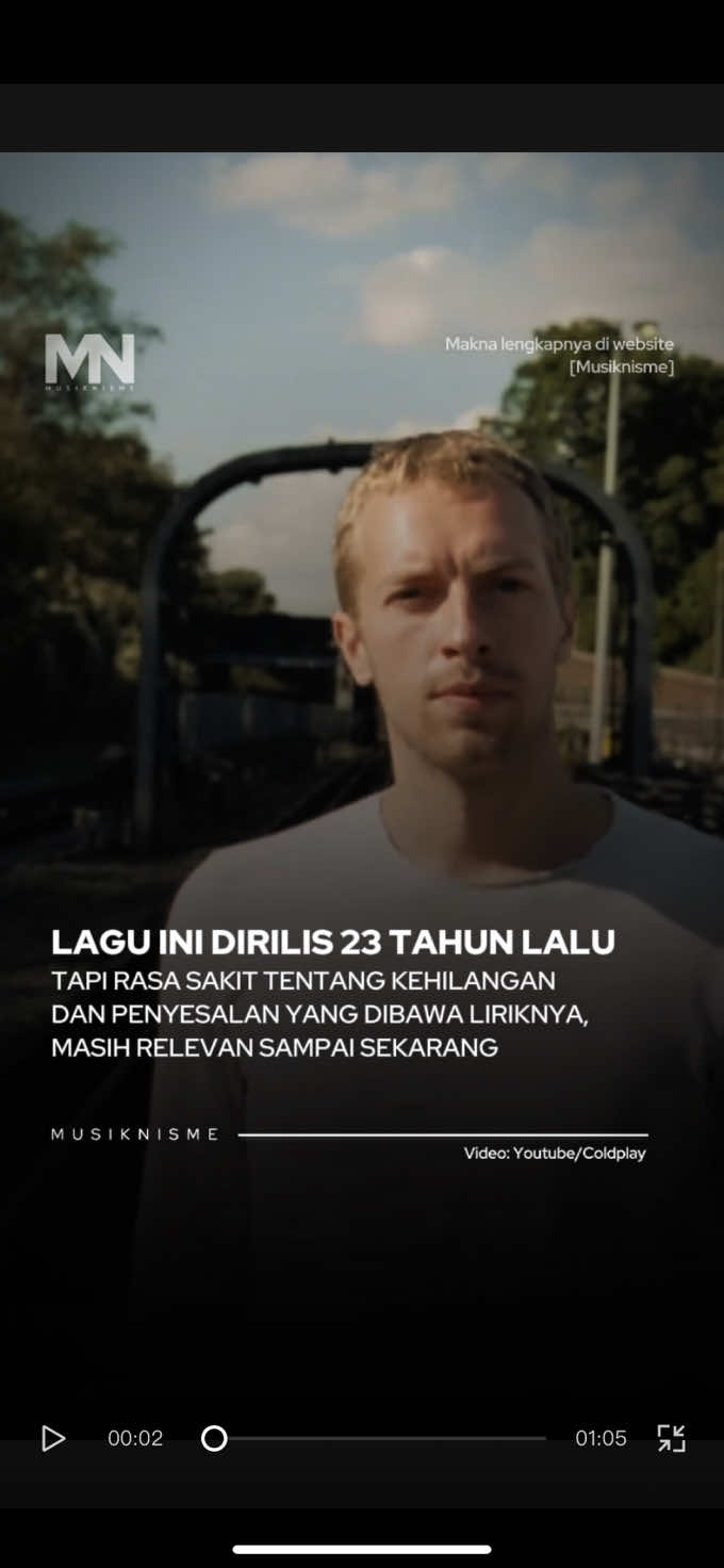 Lagu ini punya kekuatan karena sederhana, tapi menyentuh hati secara universal. Semua orang pernah berada di posisi merasa terlambat untuk memperbaiki sesuatu, baik dalam cinta, persahabatan, maupun kehidupan. The Scientist menangkap rasa itu dengan jujur dan apa adanya. Secara garis besar, The Scientist bercerita tentang seseorang yang menyesali kesalahan dalam hubungan. Ia ingin kembali ke awal, memperbaiki segalanya, namun sadar bahwa waktu tidak bisa diulang. Bait pembuka “Come up to meet you, tell you I’m sorry / You don’t know how lovely you are” langsung memperlihatkan nada penyesalan yang tulus. Ada seseorang yang datang dengan hati hancur, penuh permintaan maaf, namun sadar bahwa kata-kata saja mungkin tidak cukup untuk memperbaiki luka. Meski lahir di awal 2000-an, tema kehilangan dan penyesalan yang dibawa The Scientist bersifat abadi. Di setiap generasi, selalu ada orang yang berharap bisa kembali ke masa lalu, meski mereka tahu itu mustahil. Itulah sebabnya, 23 tahun setelah dirilis, lagu ini masih sering diputar ketika orang butuh pelarian emosional. The Scientist bukan hanya lagu tentang patah hati, tapi juga tentang sisi rapuh manusia yang selalu menyesali sesuatu yang sudah hilang. So, Gimana menurut kalian? #musiknisme #coldplay #thescientist 