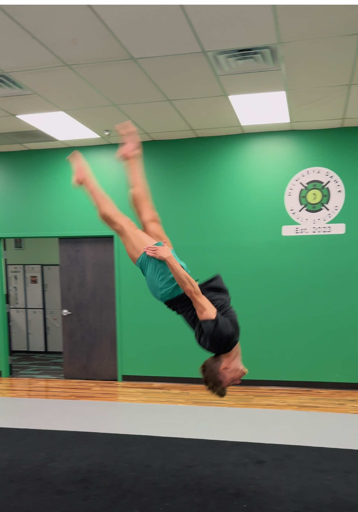 The talent at @DDVSTUDIO was “wild” 😉 These dancers brought the energy & never let up throughout my 3-hour tech, acro & pom intensive! Thank you so much for having me. I’ll definitely be making the drive back out to Delaware again soon! 💚👯‍♀️