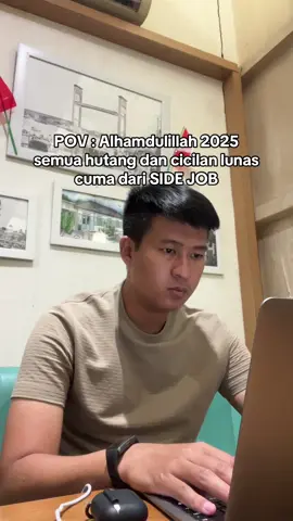 Awal 2025 aku iseng-iseng mulai cari SIDE JOB karena aku pikir penghasilan utama aja gak cukup dan aku rutin ngerjain SIDE JOB diluar jam kerja dan weekend karena aku sadar kayaknya waktu aku banyak kebuang cuma buat scroll-scroll aja Alhamdulillah di pertengahan tahun 2025 semua hutang dan cicilan bisa aku lunasi cuma dari SIDE JOB aja Kamu juga bisa! Komen “Tutor” nanti aku ajarin kamu caranya dan aku bahas lebih detail lagi! #sidejob #sideincome #sidehustle 