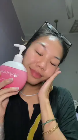 Tried the Glad2Glow Bright Body Serum in Creamy Berry and I’m obsessed! 💖 Lightweight, smells so good & leaves my skin glowing instantly ✨ #bodyserum #bodyserumviral #pinkcushion #g2bodyserum #g2gmy  @Glad2Glow.my 