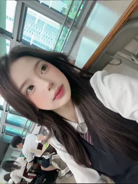 학교 공기만 닿으면 얼굴이 없어져요 살려주세요 #08