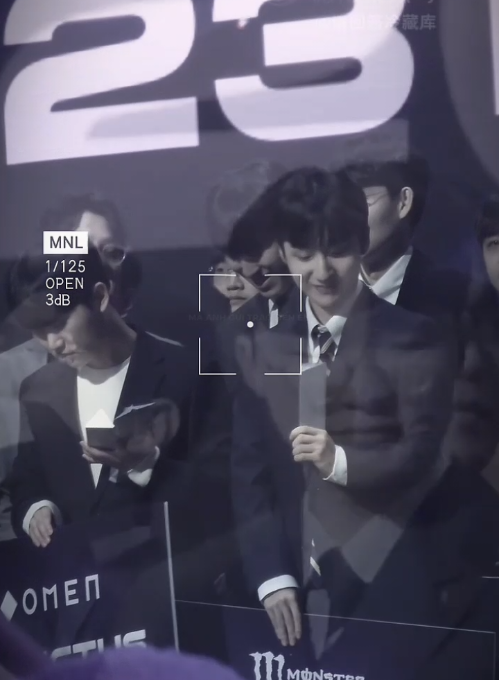 có 19s thôi mà cha F quay đầu tận 3 lần,rồi tính nuốt luôn cha P hay gì =)) #faker #peanut #fakenut #lck #xh 