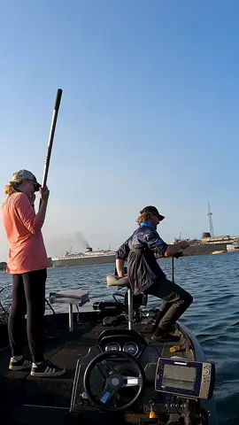 MASSIVE king on the jig! #kingsalmon #jigging #fishing #salmonfishing 