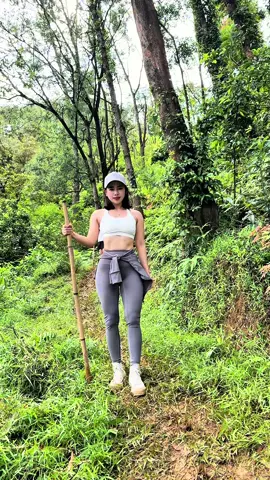 Ước mang đồ tập đi khắp muôn nơi. Cụ thể là hnay bé đi vô rừng 🤣 #vothao #dotapgymnu 
