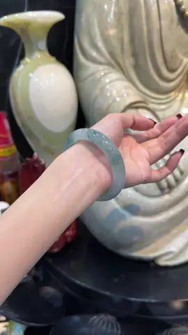 Vẻ đẹp mà shop tin rằng bất cứ ai đều muốn sở hữu một lần trong đời 🥰 #daquycothy #camthachrohoa #ngocphithuy #jade #jadeitejade 