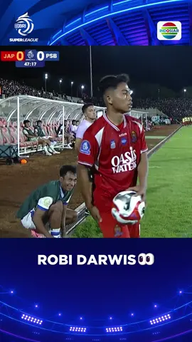 Ahli lempar ketemu di pinggir lapangan. Robi Darwis ngeliatin Rahmat aja nih👀 #BRISuperLeague #IndosiarSports #IndosiarRumahSepakbolaIndonesia #MatchClip #Persib