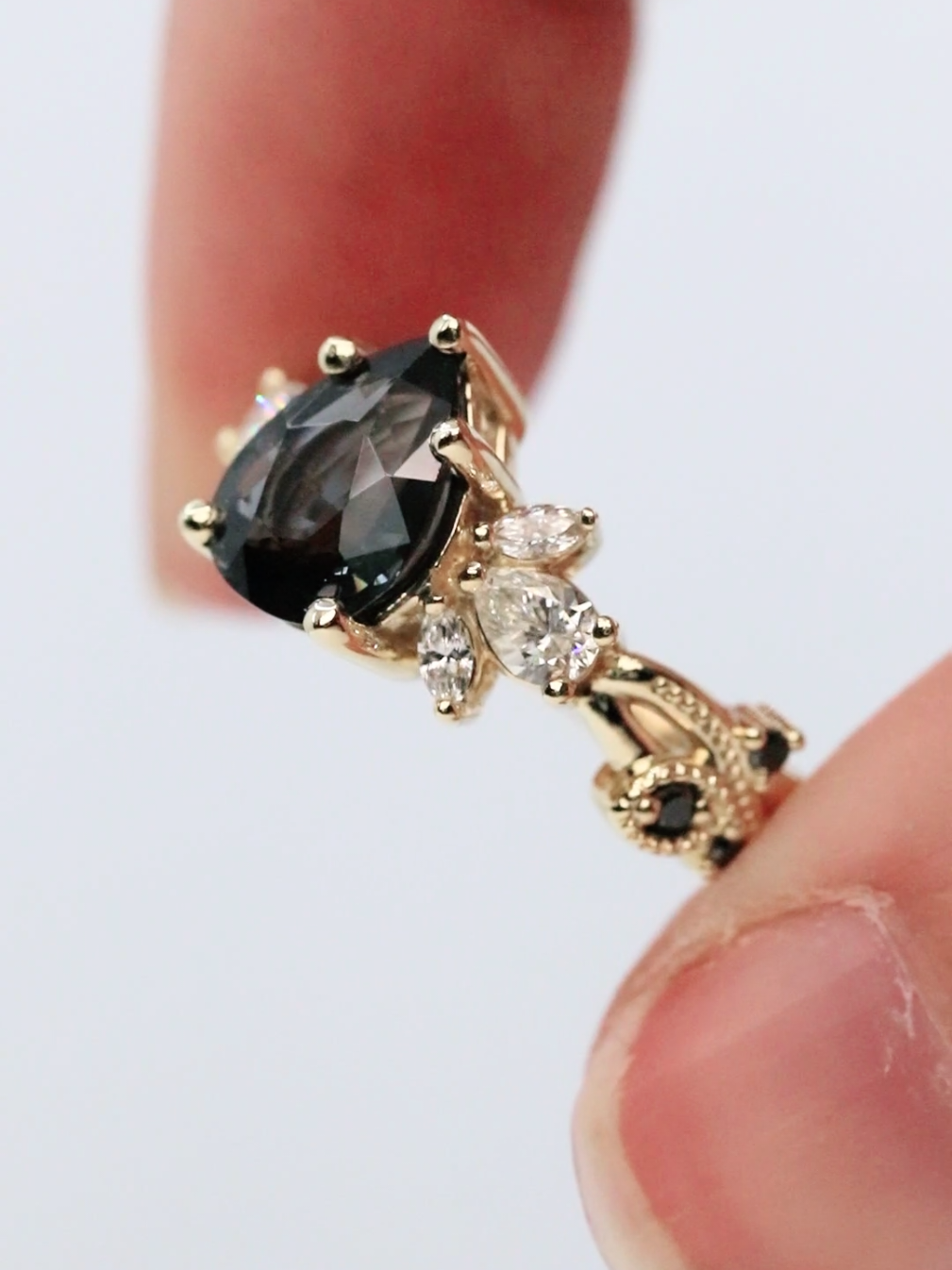 We loved combining our Kendra and Jasmine setting to create this unique spinel ring for a client 🤍 It feels organic and nature-inspired while still maintaining the class and elegance of a traditional engagement ring. Would you say yes to this ring?