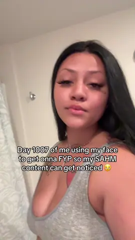 Oh but if I was posting thristraps n “skripper” videos like I used to they’d blow up…man I’m retired, cant I feel good about being a SAHM too?😭😭