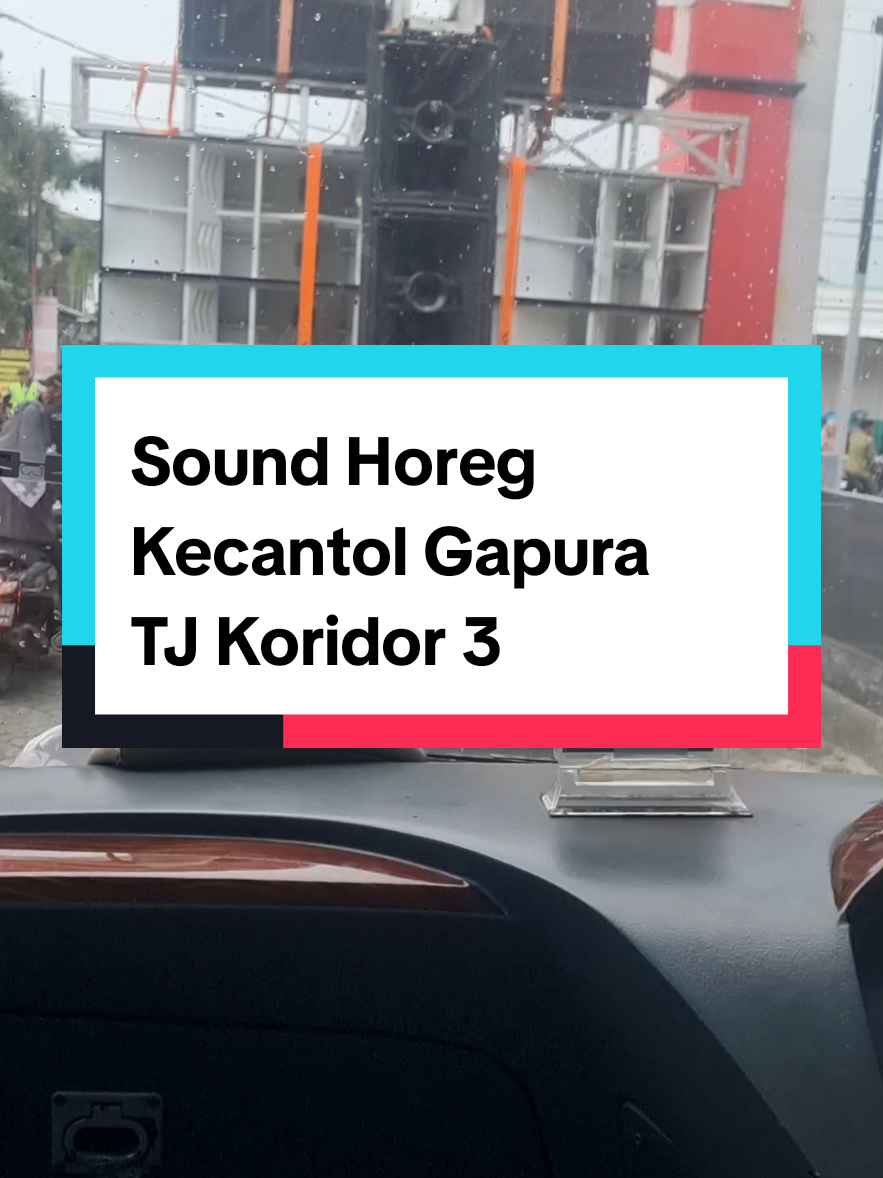 Sound Horeg Kecantol Gapura karena saking tingginya..Macet lama sekitar 30 menit setelah dibongkar baru bisa jalan lagi. #soundhoreg #soundhoregjawatimur #transjatimkoridor3 