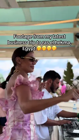 So this weekend I went to check out @People And Places development The med, they proposed to meet on site…. And this is what happened 🤣🤣 can we still call it a buisness meeting 🫢🫢 #egypt #beachvibes #beachparty #MomsofTikTok 
