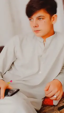 A ma mer ka ho ze sta parawe ne kawom har gez ma yaw Shan te ta bel Shan te QURAN hwarele de😥😥