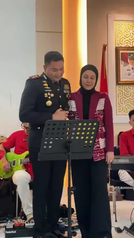 Saat dunia terasa terlalu ramai untuk dipahami, dan pundakmu penuh beban yang tak terlihat, ingatlah—ada aku, Yang menenangkan  hari harimu #mas #Kapolresgowa #cinta #Love