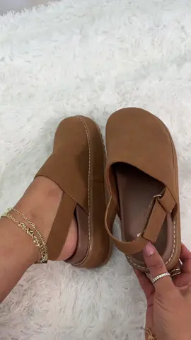 These platform clogs add height, comfort, and serious retro vibes to any outfit. #platformclogs #chunkyshoes #comfortstyle #retrofootwear #elevatedlook 