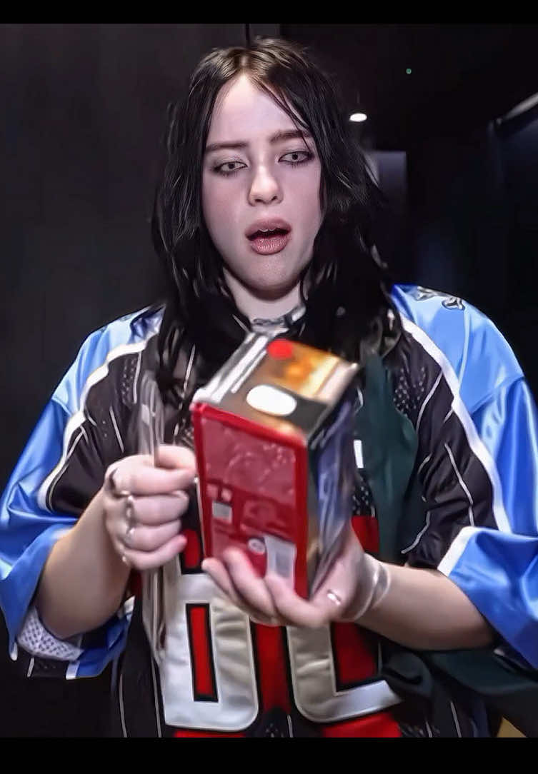 The clip where she looks at the little box 😭 // billie eilish scenepack // #billieeilish #blowthisup #dontflop #fyp #billieeilishscenepack 