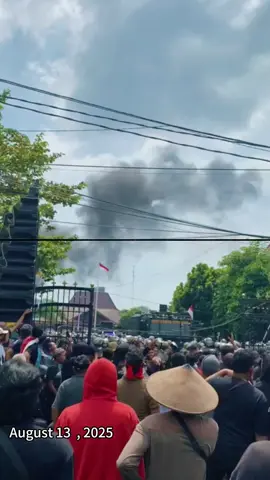 HAPPENING NOW: Tensions remain high in Pati, Indonesia, following a day of intense protests over government policy. #happeningnow #liveupdate #indonesia #pati #newsflash #world