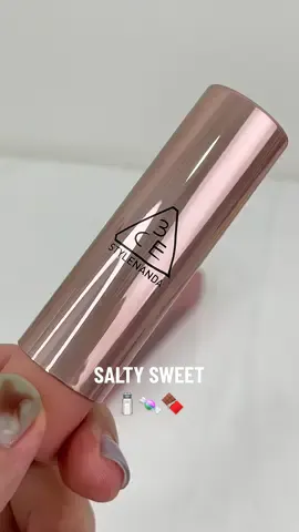 Son bóng dưỡng môi @3CE VIETNAM GLAZY LIP GLOW màu 38 Salty Sweet, em này đánh lên mịn như bơ, siêu mướt, bảng màu đa dạng từ warm - cool nha 🍯🧈🍫 #daisyreview #3ce #reviewlamdep #sonduong #lipbalm 
