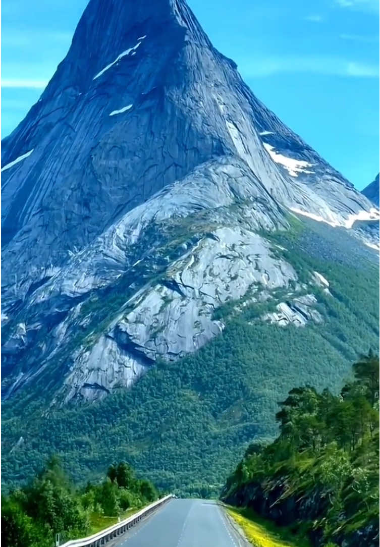 最美的风景都在路上，不必在乎终点，在乎的是沿途的风景和看风景的心情，心中有景哪里都是美景！ #人间仙境 #治愈系风景
