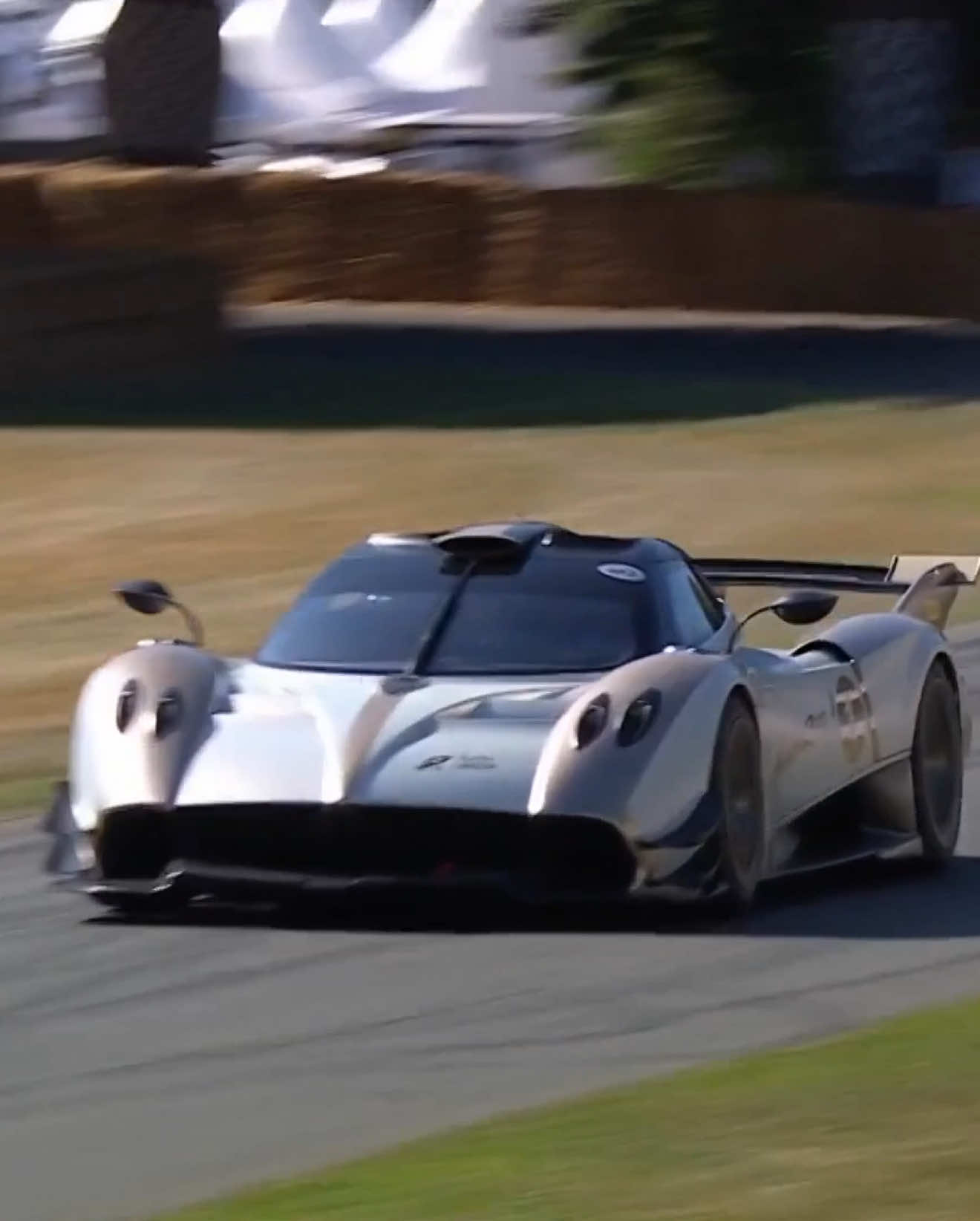 Was the #Pagani Huayra R Evo Roadster the greatest sounding car at #FOS 2025? This run by the biblical Italian track-only #Hypercar was from the Saturday Best Runs presented by #eBay and we just can't stop listening to the symphony created by that 6.0-litre V12. It performs just as well as it sounds too, with an output of 900PS and a top speed of 218mph. #Motorsport 