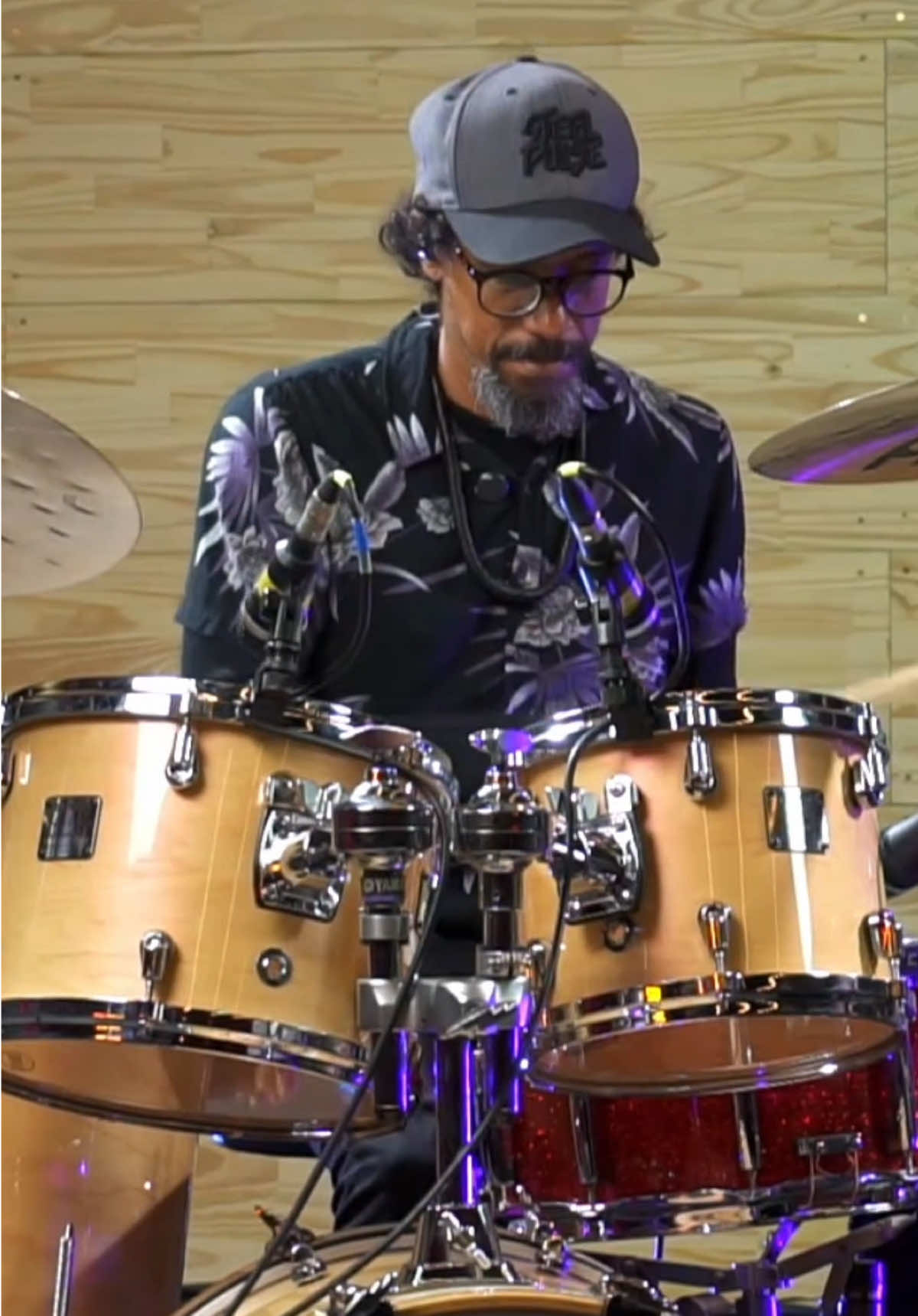 Filho do Djavan e Baterista da Cássia Eller - João Viana #cassiaeller #djavan #baterista #bateria #musica 