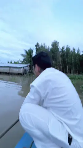 Nay bạch công tử bơi xuồng nè😝😝 #thuanchua #leevan 