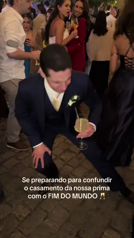 Fim do mundo feelings 🌍🥂  Os Drumond viraram patrimônio imaterial de Tiradentes 🙏🏻 #fyyyyyyyyyyyyyyyy #primos #familia #casamento #fimdomundo 