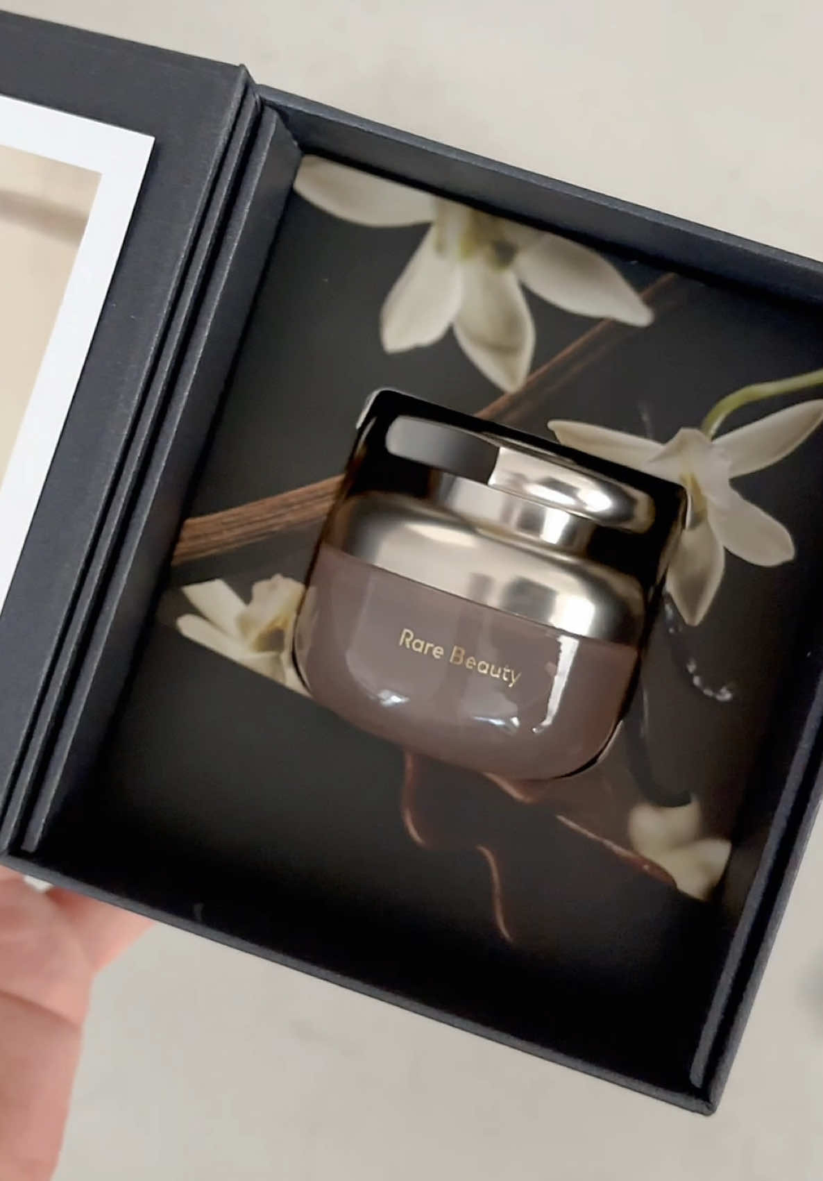 unboxing the new @rarebeauty perfume 🤎🌸 I fell in love with this perfume almost instantly, from the beautiful bottle to how it smells - it’s perfection 🥹 This fragrance has notes of caramel, vanilla, pistachio for that bright and warm scent and over time I love that it becomes warm and sophisticated with notes of sandalwood and skin musks - #girlythings #rarebeauty #thatgirlaesthetic #sephorahaul #rarebeautyperfume