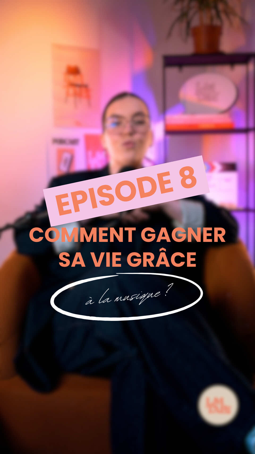 Comment gagner sa vie grâce à la musique ? 💵 Il ne suffit pas de faire 1 million de streams/mois pour être rentable ! 👀 Et qu’on s’entende personne n’a réellement les vrais chiffres générés par les Streams mais seulement des estimations car cela dépend de beaucoup de facteurs.  Le chiffre de 0,003 € par stream n’est pas une règle officielle. C’est une moyenne observée par les distributeurs et artistes indépendants : sur 1 M de streams, un artiste génère environ 3 000 à 3 500 €… à partager avec le label, le distributeur, l’équipe. Dans tous les cas l’important à retenir de cette vidéo c’est surtout que dans une carrière musicale il est important et nécessaire de diversifier ses revenus afin de pérenniser sa carrière financièrement parlant !  Et toi quels conseils donnerais-tu pour vivre de la musique ?  ______ #lmtalk #lmtalklepodcast #industriemusicale #SACEM #business 