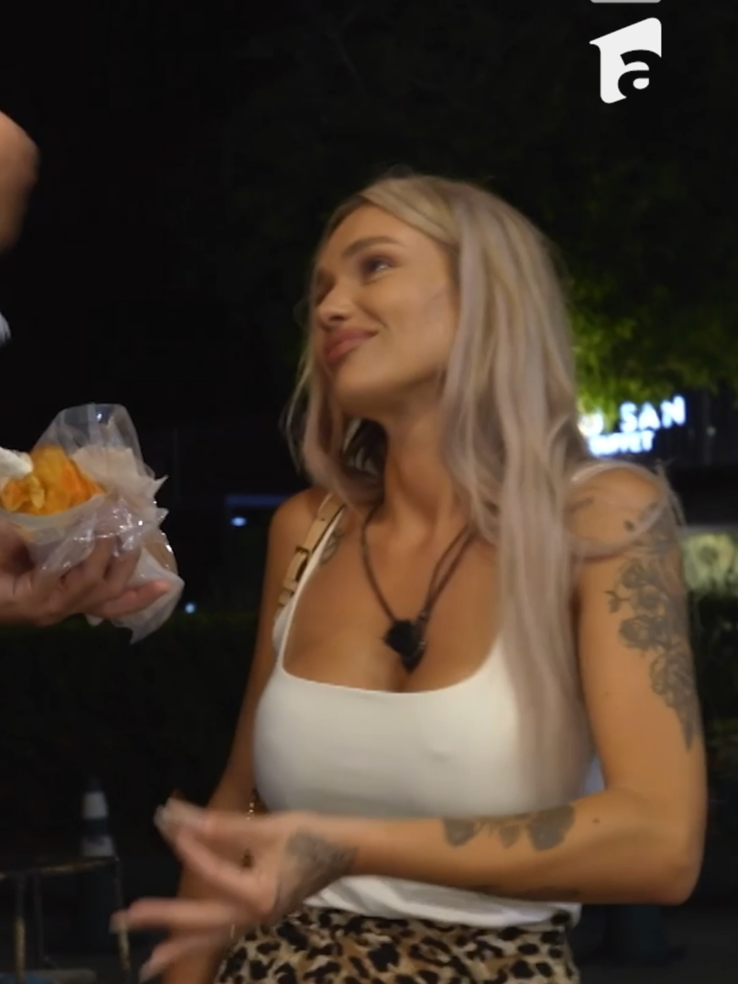Deși inițial a refuzat să guste din specialitățile locale, Teo a reușit să o convingă pe Ella să încerce și... gândacii! Voi ați fi testat?👀 #viral #antena1 #trendingvideo #foryoupagе #fyp #foyoupage #insulaiubirii #ispite #tiktokviral #insulaiubirii2025