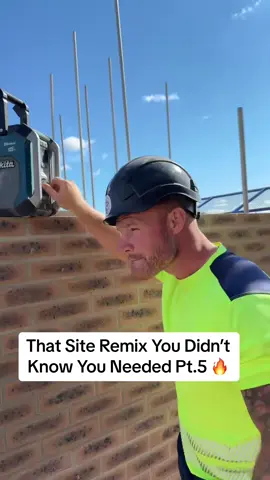 A little throwback from simpler times when hawkkkkk tussle was this years Ibiza boss 😅 That site remix you didn’t know you needed 🤌🏼 #construction #trades #remix #bluecollar #fyp 