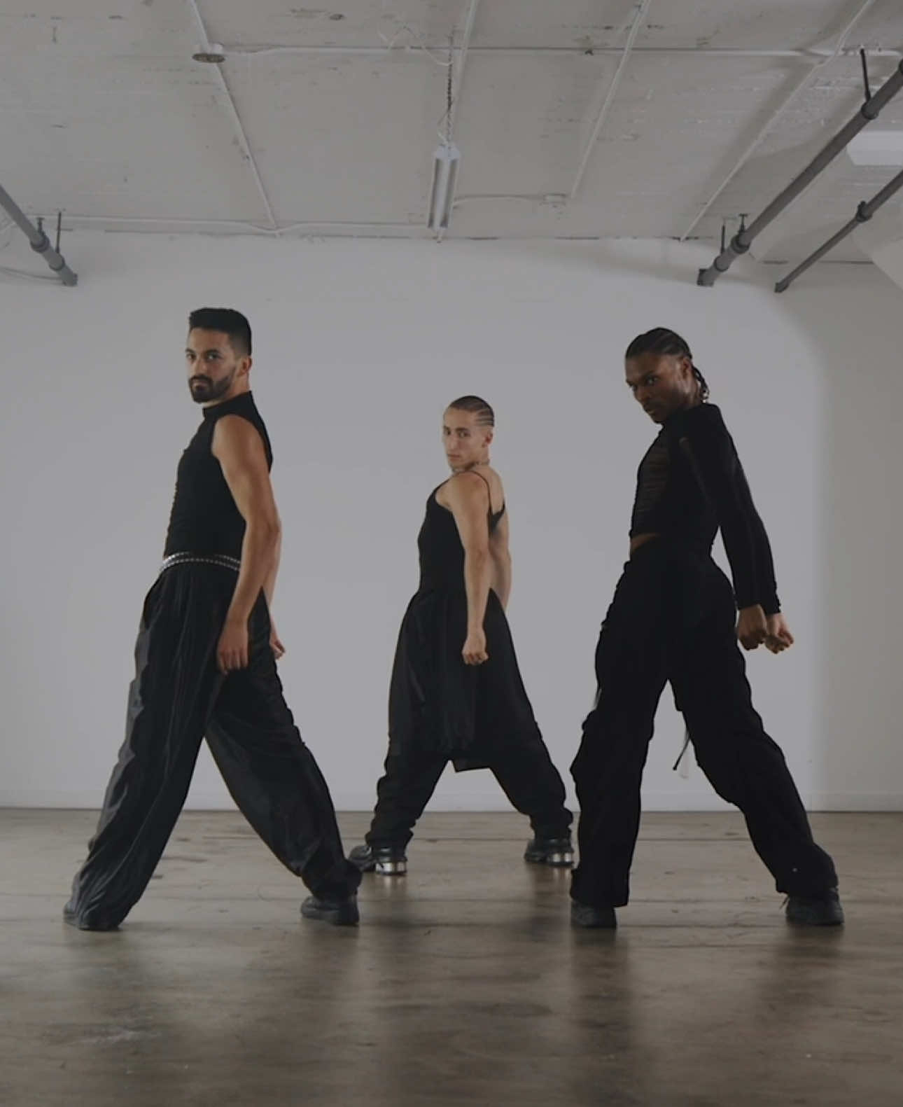 2 hands @tate mcrae Choreographed by BoyBoi Performed by @Emiliano Jimenez @jakevisthomason @juanmiguelposada @ANDREW MULET & Mark Ibanez  Filmed by FULLOUTTV @Jon Hernandez 