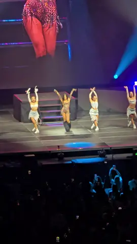 Alegría en el Movistar Arena Bogotá Colombia 🤩🌈 @emilia #emiliers #emilia #mernes #emiliamernes #colombia #dance #mp3 